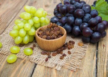 Making raisins with seed-in grapes